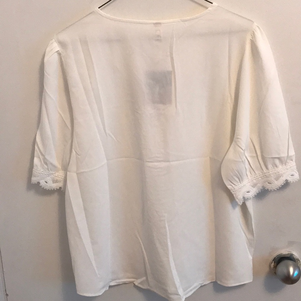 White blouse - Picture 4 of 5
